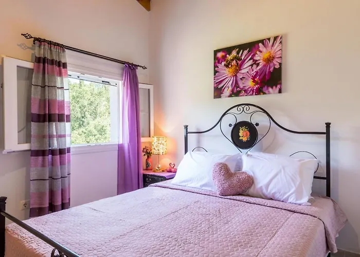 Mary-Helen Home - Spacious Cottage